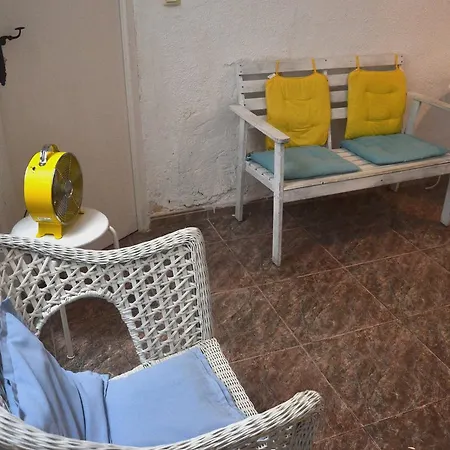 Hostel The Lights Garden Malaga
