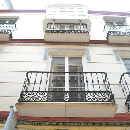 The Lights Garden Hostel Malaga