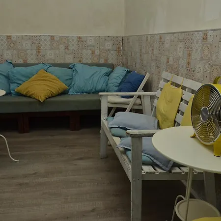 Hostel The Lights Garden Malaga