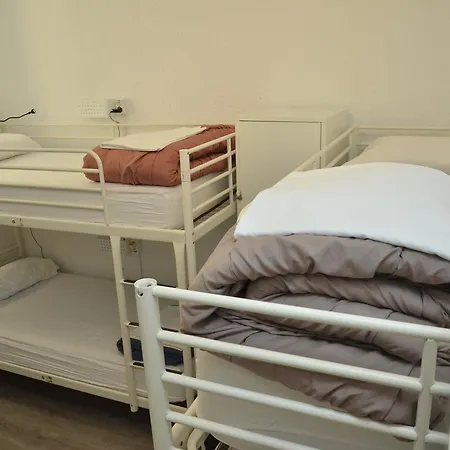 Hostel The Lights Garden Malaga