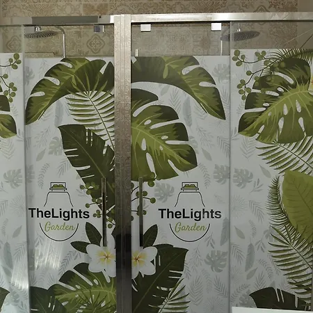 Hostel The Lights Garden Malaga