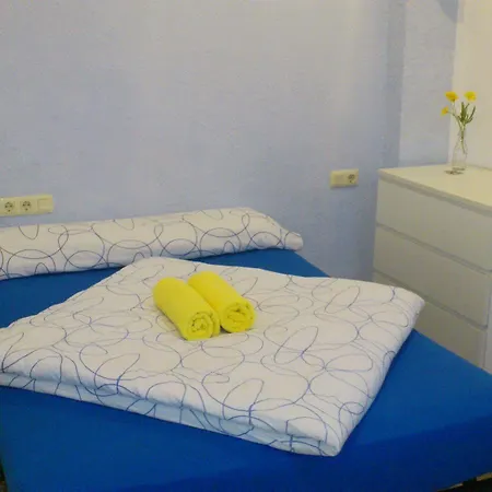 The Lights Garden Hostel Malaga